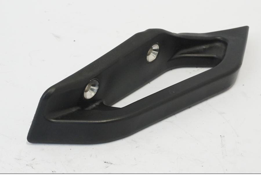 Framsidan på Passagerarhandtag från en KTM 690 Duke -2016 motorcykel.