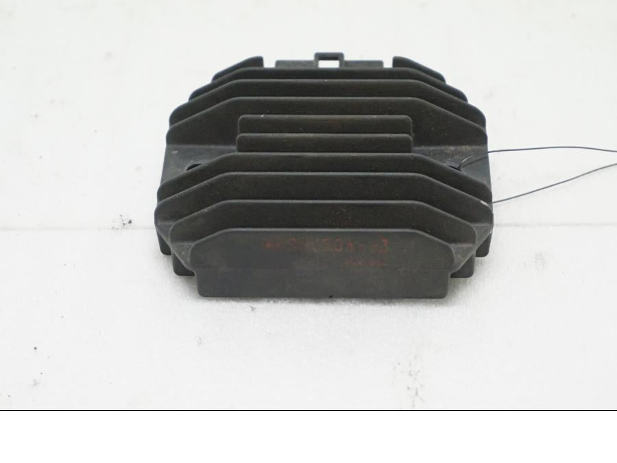 Framsidan på Likriktare från en Yamaha YZF-R 125 -2008 motorcykel.