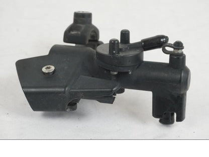 Snett uppifrån på Bromshuvudcylinder från en BMW F 800 GS -2008 motorcykel.