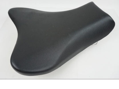 Snett nerifrån på Sadel från en Suzuki GSX-R 1000 -2007 motorcykel.