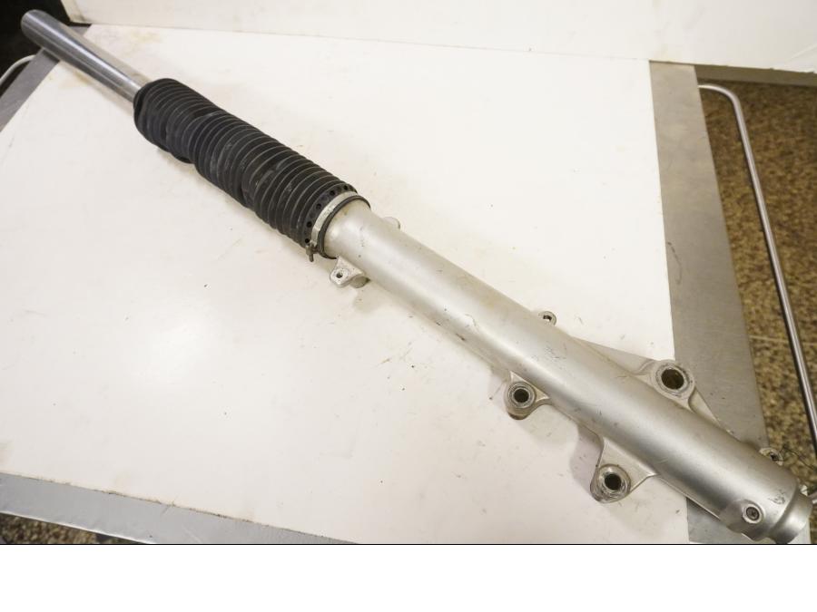 Framsidan på Gaffelben från en Yamaha XTZ 750 -1991 motorcykel.