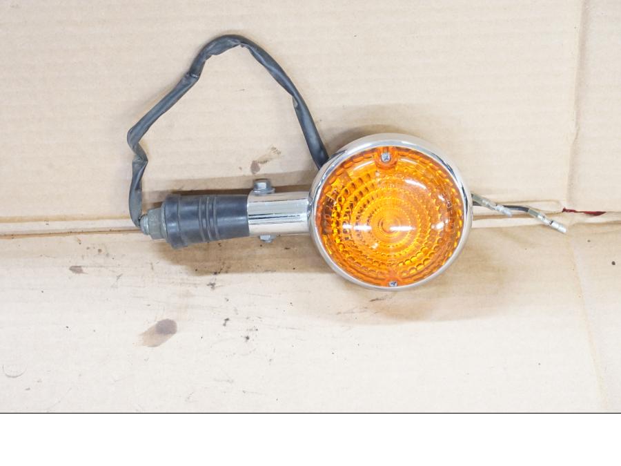 Framsidan på Blinkers från en Yamaha XVS 1100 -2000 motorcykel.