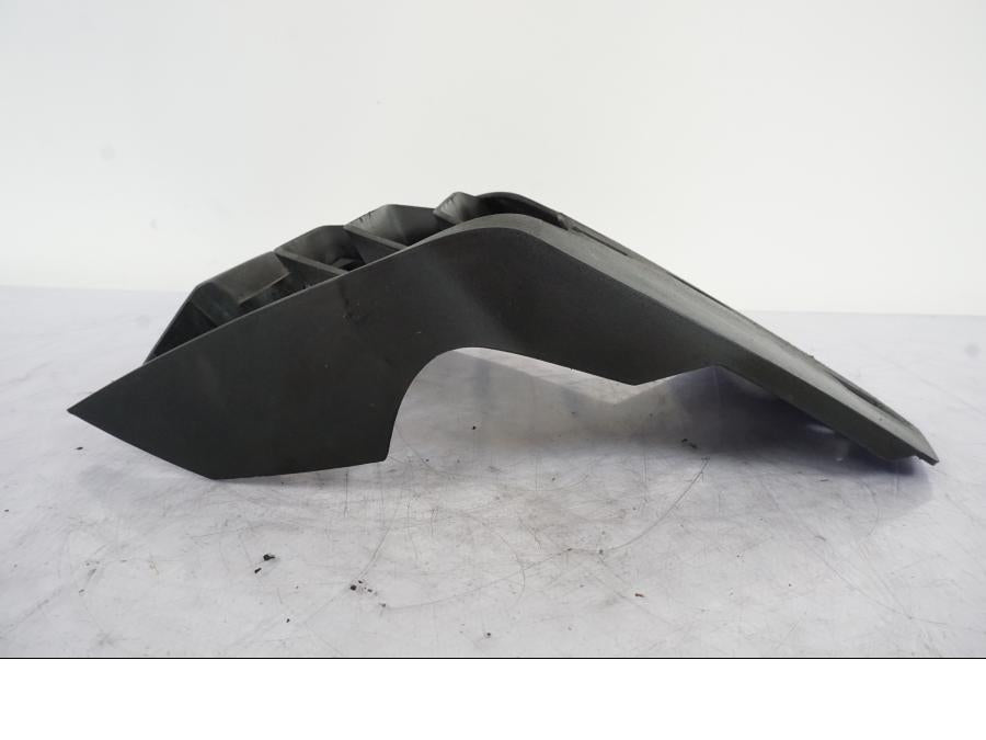 Baksidan på Hasplåt från en KTM 125 Duke -2017 motorcykel.