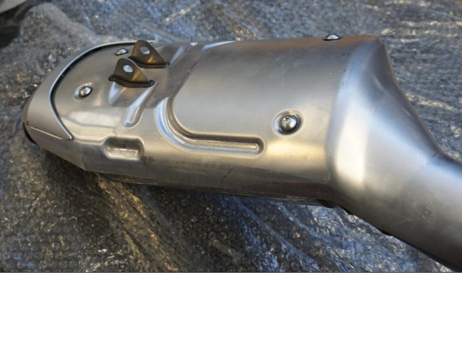 Snett uppifrån på Ljuddämpare från en Honda CBR 600 RR -2004 motorcykel.