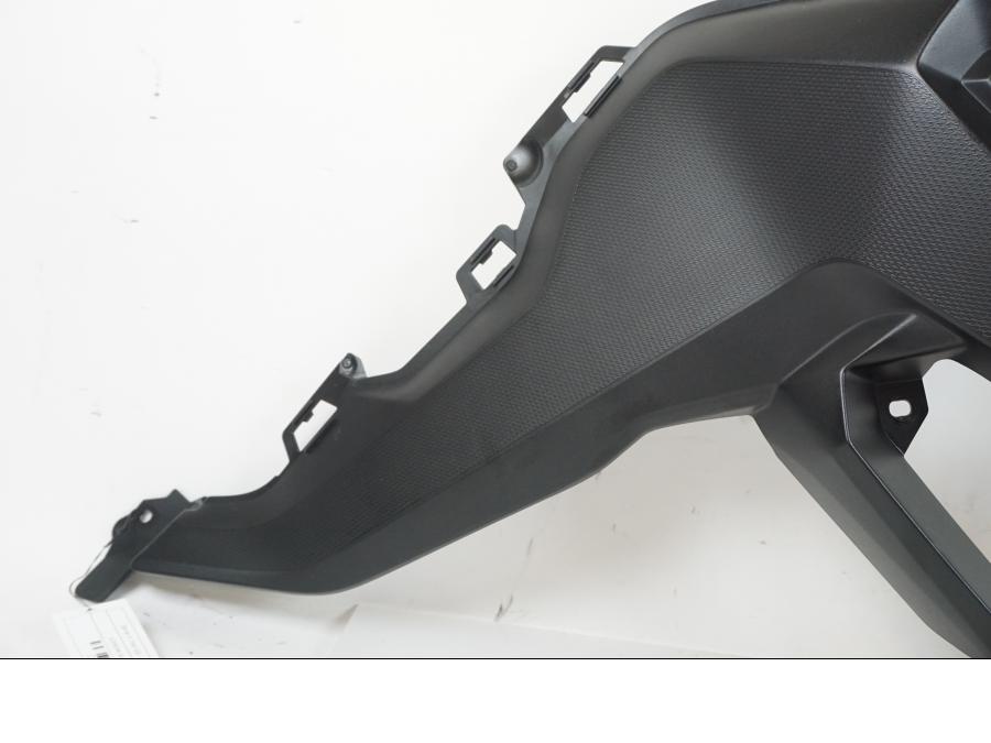 Vänster sida på Sidkåpa från en BMW F 750 GS -2019 motorcykel.