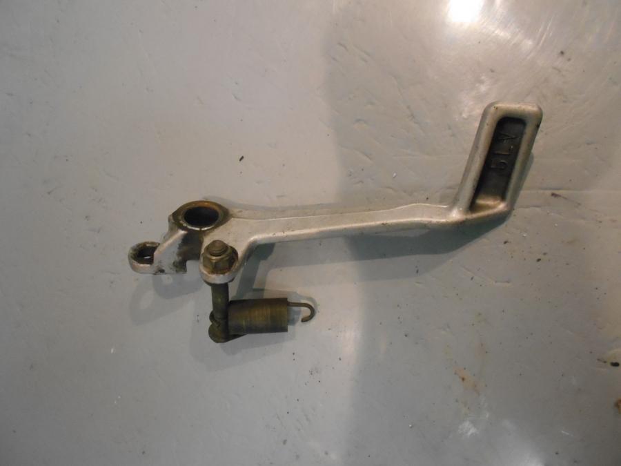 Baksidan på Bromspedal från en Yamaha FZS 1000 -2002 motorcykel.