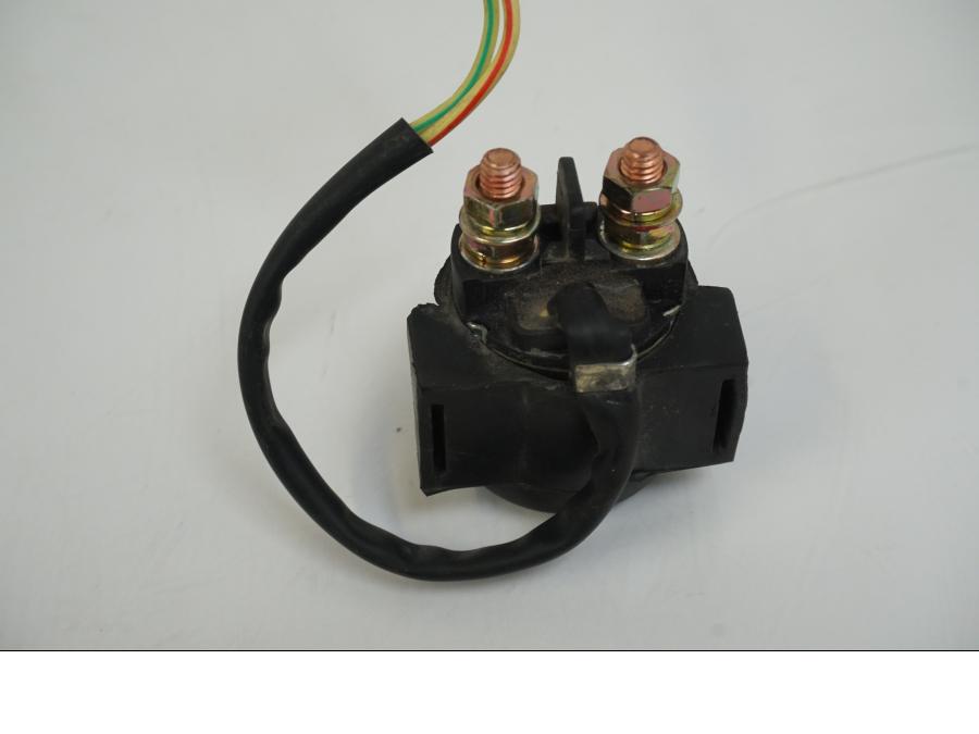 Snett uppifrån på Startrelä från en AJP PR7 -2021 motorcykel.