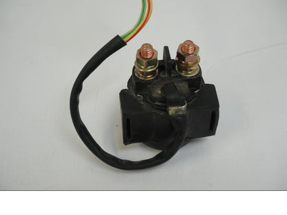 Snett uppifrån på Startrelä från en AJP PR7 -2021 motorcykel.