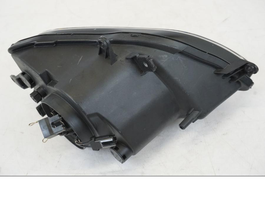 Snett nerifrån på Strålkastare från en BMW S 1000 XR -2014 motorcykel.