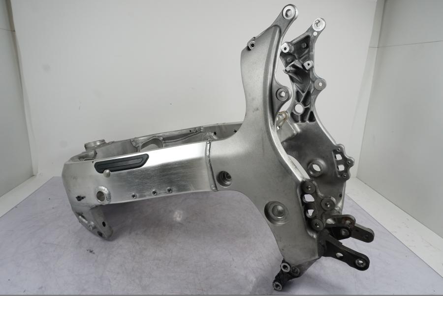 Snett uppifrån på Ram från en Suzuki GSX 1300 RX -1999 motorcykel.