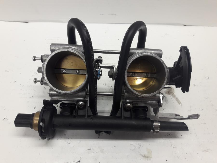 Framsidan på Spjällhus från en BMW F 800 ST -2010 motorcykel.