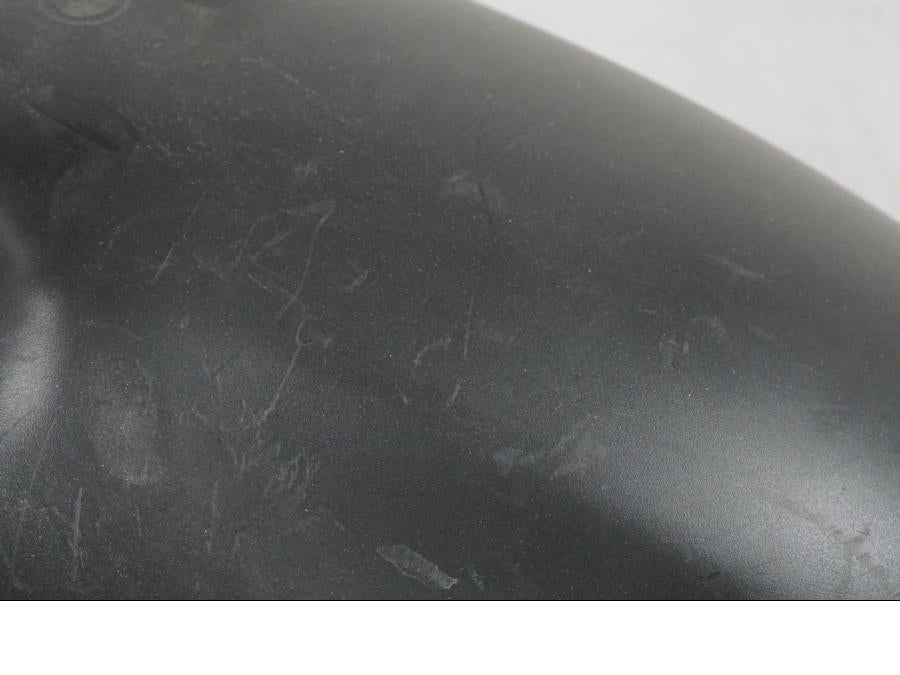 Vänster sida på <p>Framskärm fram från Honda XL 700 VA 2008.</p>

<p>Repor finns se bilder.</p> motorcykel.