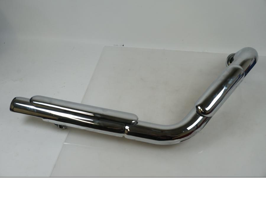 Framsidan på Avgassystem från en Yamaha XV 1600 -2002 motorcykel.