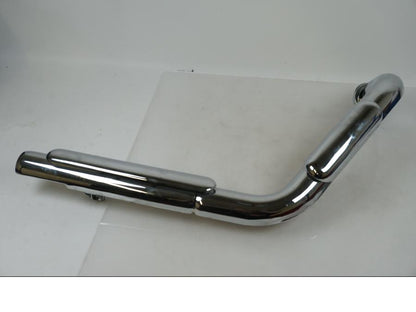 Framsidan på Avgassystem från en Yamaha XV 1600 -2002 motorcykel.