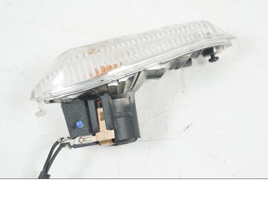 Höger sida på Blinkers från en Ducati Hyperstrada -2013 motorcykel.