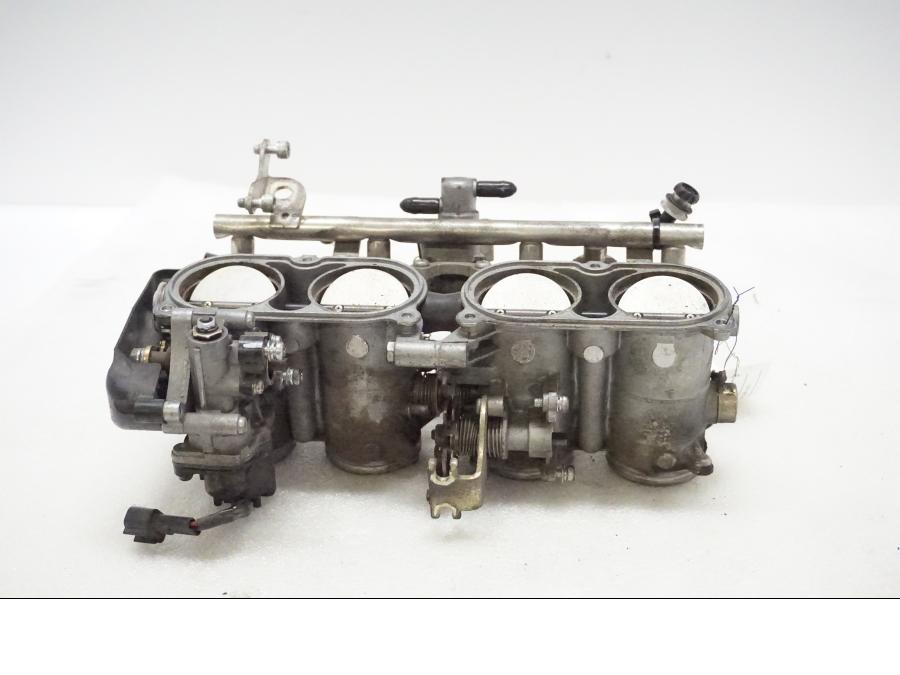 Framsidan på Spjällhus från en Yamaha FZ1-S -2006 motorcykel.