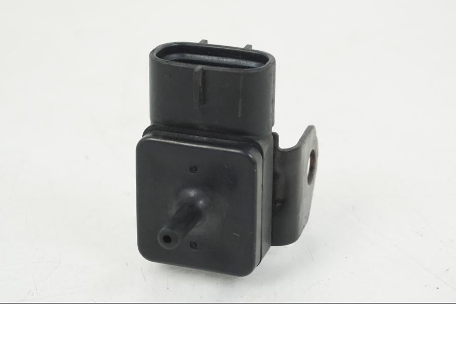 Snett nerifrån på Mapsensor från en Suzuki GSX-R 750 -2001 motorcykel.