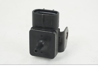 Snett nerifrån på Mapsensor från en Suzuki GSX-R 750 -2001 motorcykel.