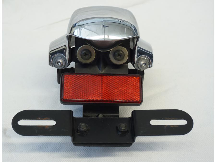 Framsidan på Skylthållare från en Kawasaki VN 900 -2006 motorcykel.