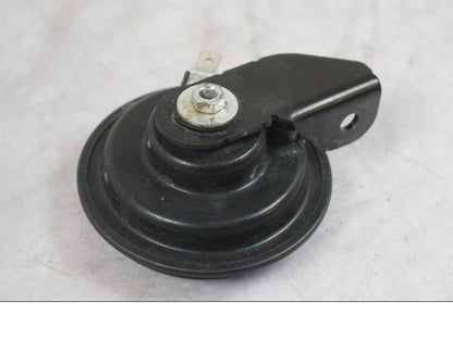 Höger sida på Signalhorn / Tuta från en KTM 1290 Super Duke R -2022 motorcykel.