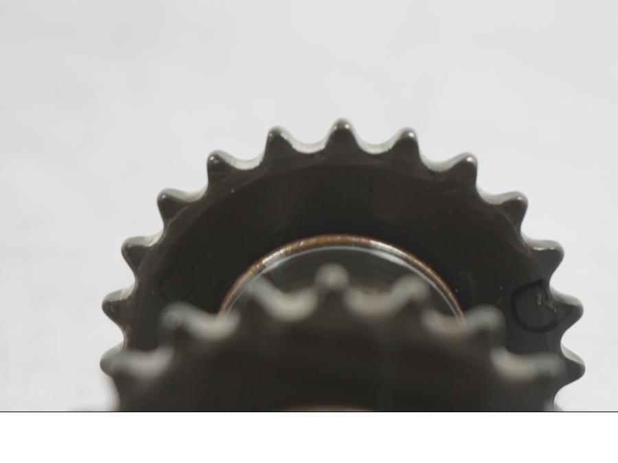 Snett nerifrån på Kamkedjedrev från en BMW R NineT -2017 motorcykel.