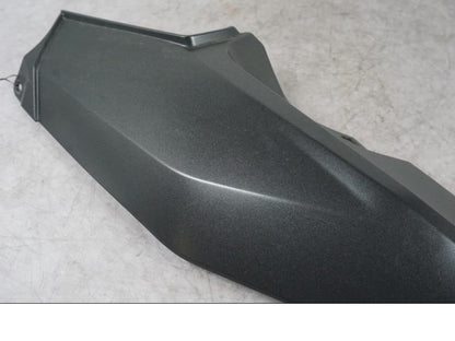 Höger sida på Bensintankskåpa från en BMW K 1600 GTL -2015 motorcykel.