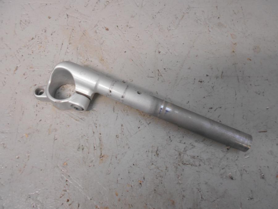 Framsidan på Styre från en Yamaha YZF-R 125 -2009 motorcykel.