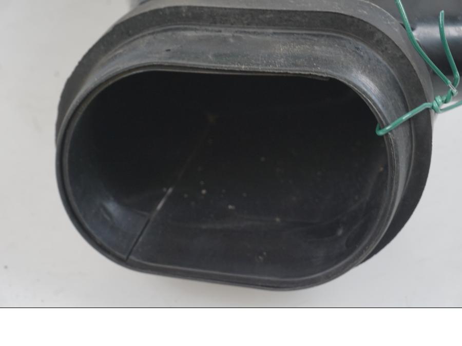 Snett nerifrån på Luftrör från en Suzuki GSX-R 1000 -2007 motorcykel.