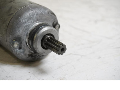 Baksidan på Startmotor från en Yamaha FZ-6 -2005 motorcykel.