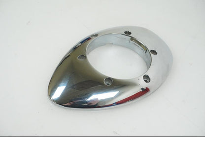 Snett nerifrån på Bensintankdekor från en BMW R 1200 C -2003 motorcykel.