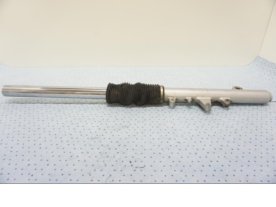 Framsidan på Gaffelben från en Triumph Tiger -2001 motorcykel.