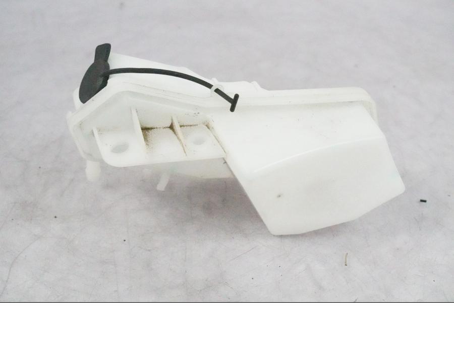 Höger sida på Vattenexpansionskärl från en BMW R 1250 GSA -2021 motorcykel.