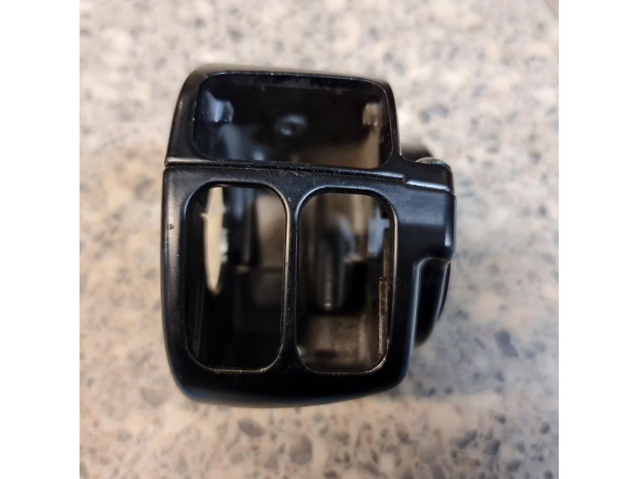 Vänster sida på Styrelreglage från en H-D Harley diverse -2000 motorcykel.