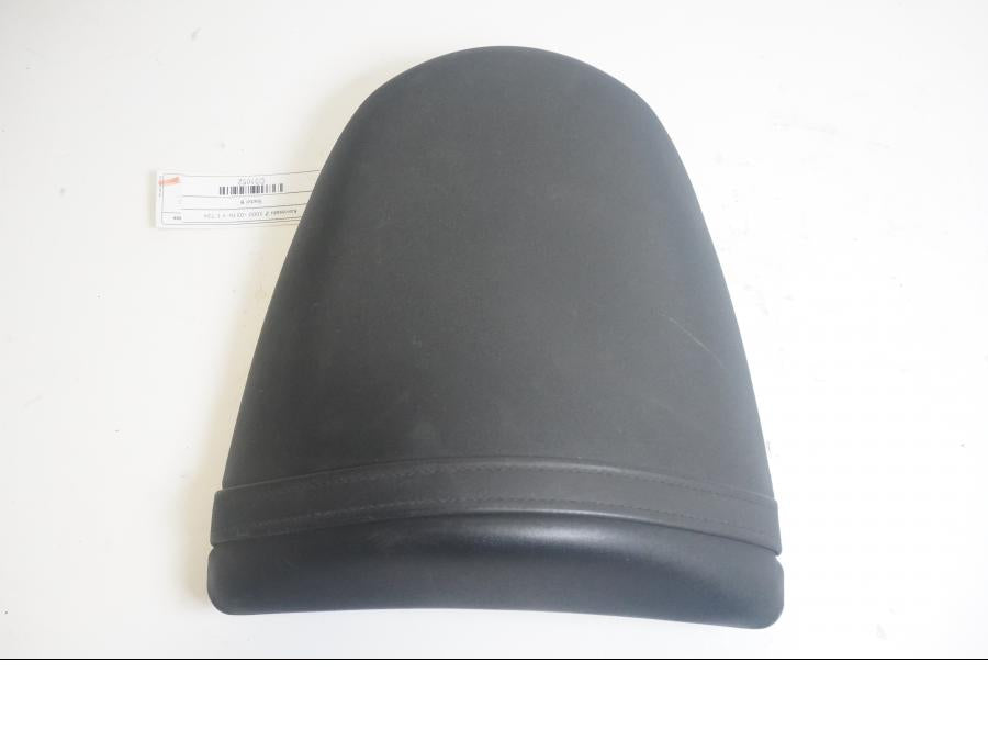 Baksidan på Sadel från en Kawasaki Z 1000 -2003 motorcykel.