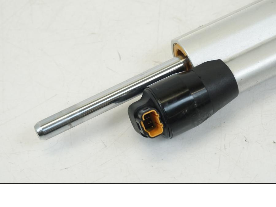 Extrabild3 på Styrdämpare Öhlins från en Ducati Streetfighter V4 -2020 motorcykel.