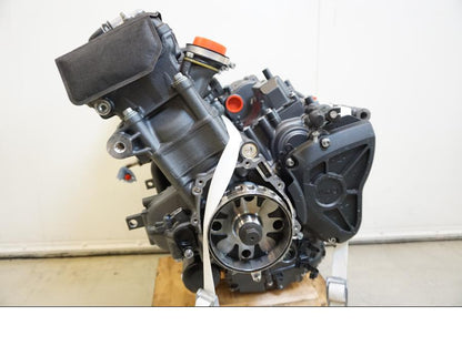 Baksidan på Motor från en Yamaha MT-10 -2022 motorcykel.