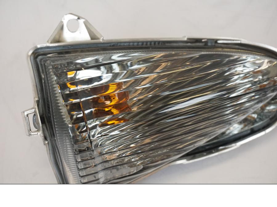 Höger sida på Blinkers från en Honda NT 700 -2008 motorcykel.