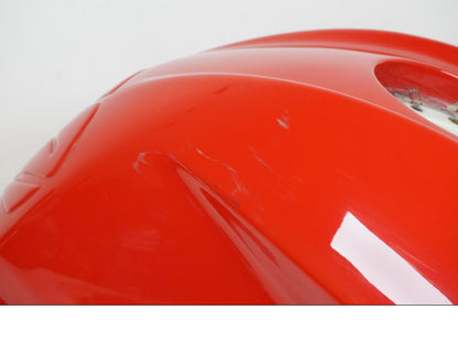 Baksidan på Bensintank från en Ducati Streetfighter S -2011 motorcykel.
