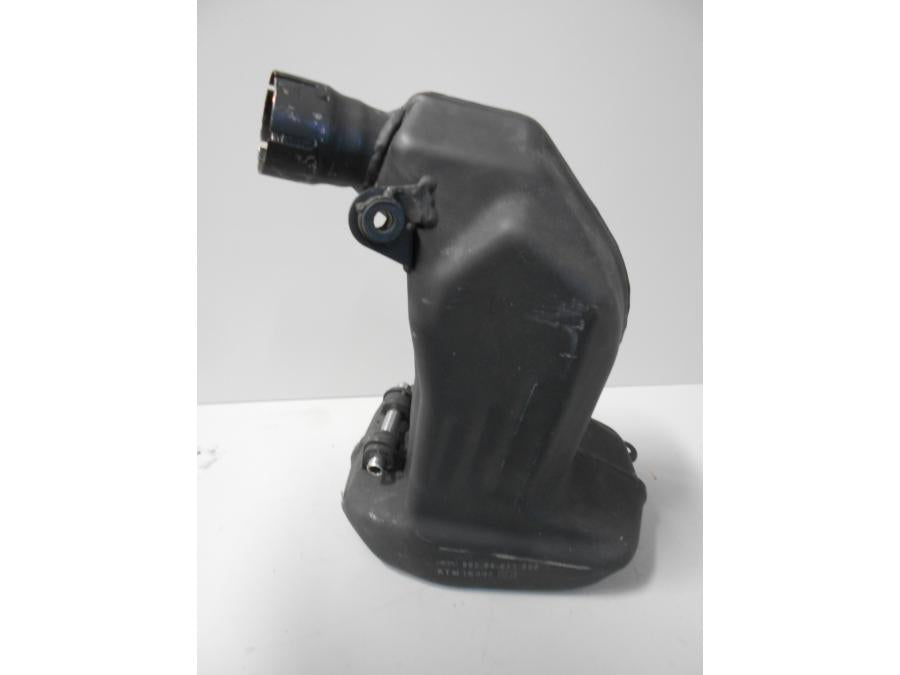 Höger sida på Ljuddämpare från en KTM RC 390 -2015 motorcykel.