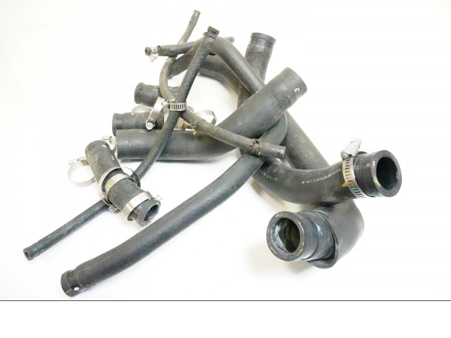 Baksidan på Vattenkyl Slang Set från en Honda VFR 800 -2005 motorcykel.