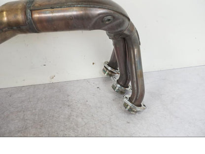 Höger sida på Avgassystem från en Yamaha MT-09 -2024 motorcykel.