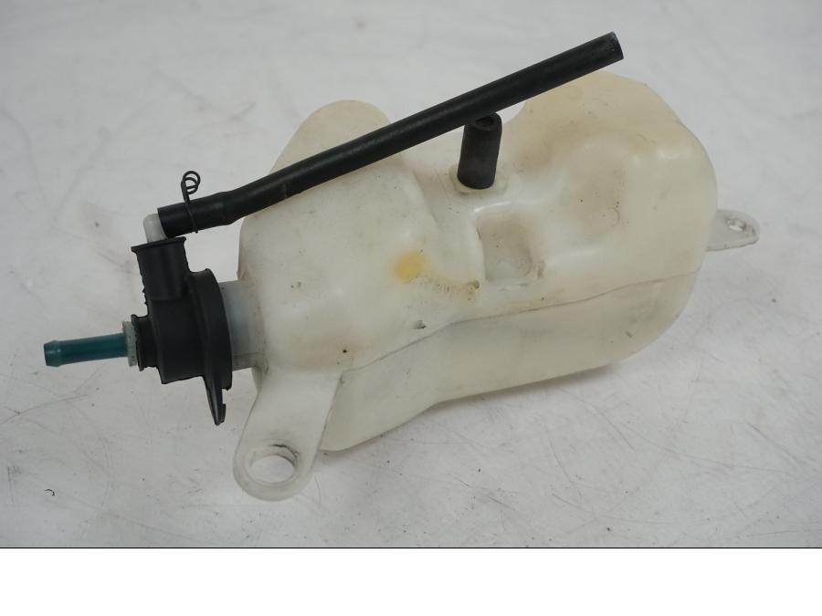 Baksidan på Vattenexpansionskärl från en Yamaha MT-07 -2019 motorcykel.