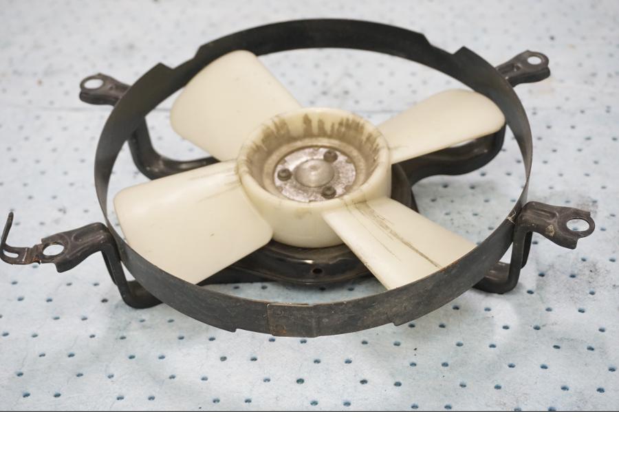 Framsidan på Vattenkylfläkt från en Honda GL 1200 -1987 motorcykel.