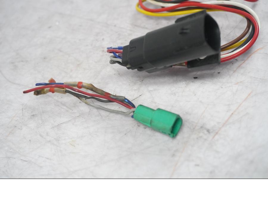 Höger sida på Kablage från en H-D Touring Street Glide FLHX -2009 motorcykel.