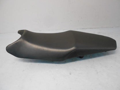 Framsidan på Sadel från en Yamaha YS 125 -2017 motorcykel.