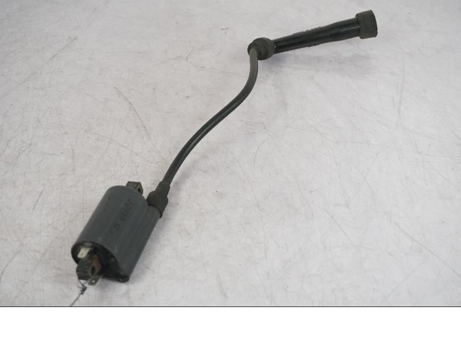 Baksidan på Tändspole från en Suzuki VZ 800 -2000 motorcykel.