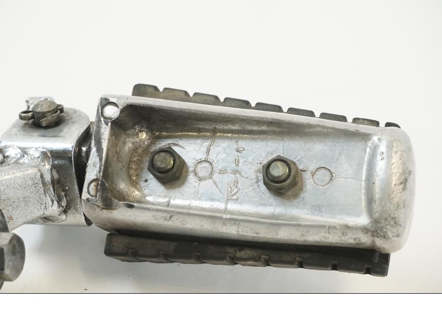 Snett nerifrån på Fotpinne från en Yamaha XV 750 -1998 motorcykel.