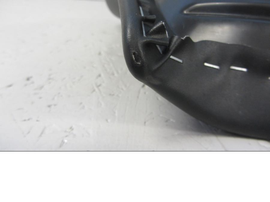 Snett nerifrån på Sadel från en Kawasaki Ninja 650 -2017 motorcykel.