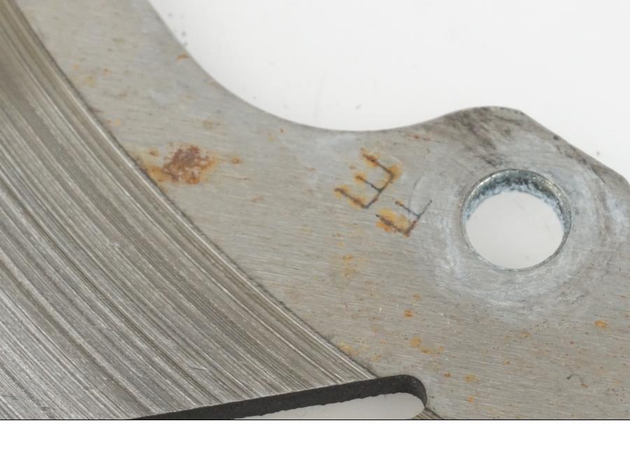 Höger sida på Bromsskiva från en Yamaha XJ 900 -1997 motorcykel.