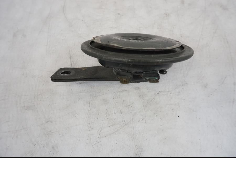 Baksidan på Signalhorn / Tuta från en Honda VTR 1000 F -1997 motorcykel.